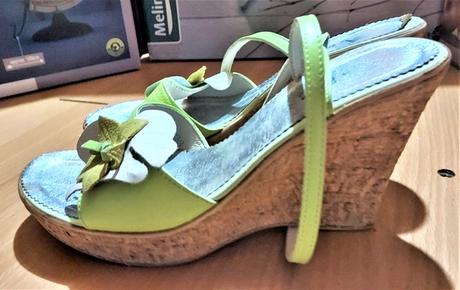 Kožené zelené sandálky na klínku, 38