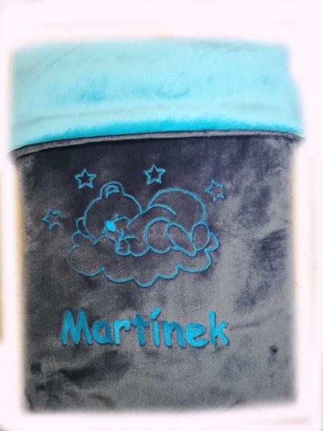 Deka s výšivkou na přání - více barev, 