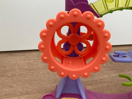 Littlest pet shop - zvířatká, domeček s kolotočem, 