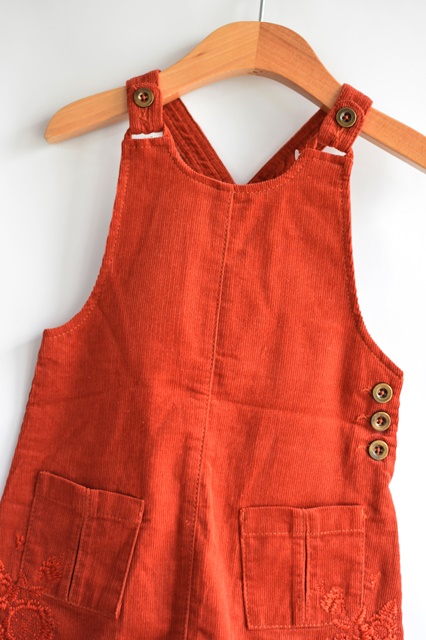 Sukně s laclem vel. 18 - 23 m, st. bernard,92