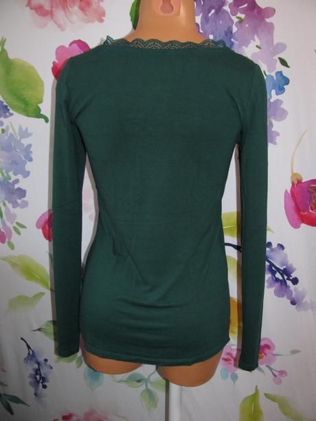 Dámská pružná halenka s krajkovým výstřihem, s