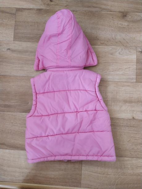 Teplá růžová vesta s kapucí, 110