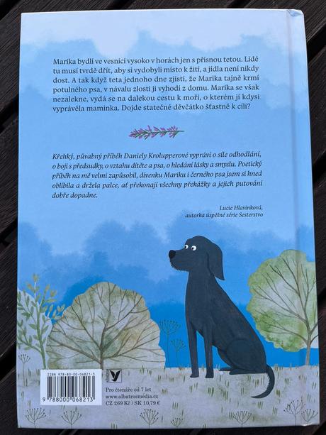 Děvčátko a velký černý pes,