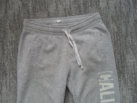 Šedé tepláky, 146