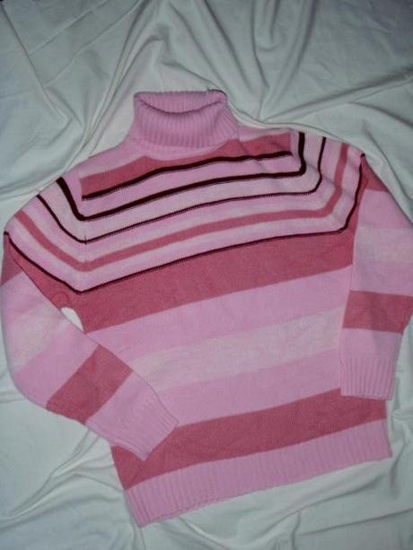 Krásný nekousavý pruhovaný svetr - rolák, 164