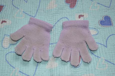 Fialkové prstové rukavičky zdobené, 92