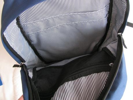 Studentský, školní batoh s pláštěnkou přes batoh,