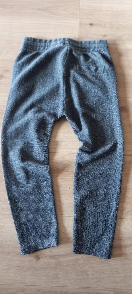 Tepláky zn. lindex vel. 134 se sníženým sedem, lindex,134