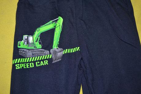 Nové tepláky s policií a bagrem, v.104, 104