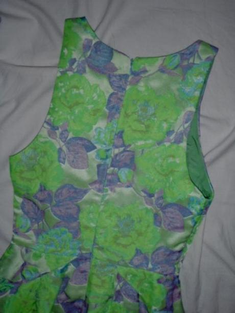 Luxusní zelené květované šaty, 170