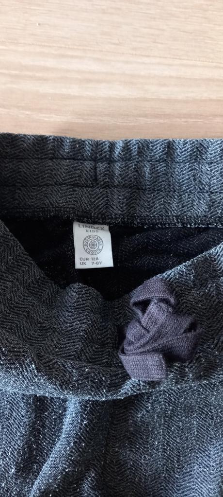 Tepláky zn. lindex vel. 134 se sníženým sedem, lindex,134