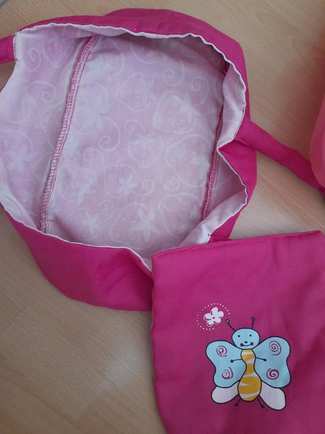 Autosedačka a panenka - balíkovna jen 50 kč,