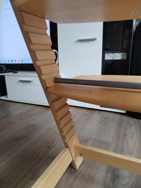 Celodřevěná polohovatelná jídelní židle pro dítě,