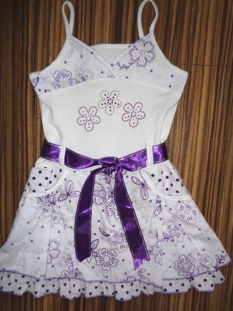 Nádherné bílofialkové šaty, 104