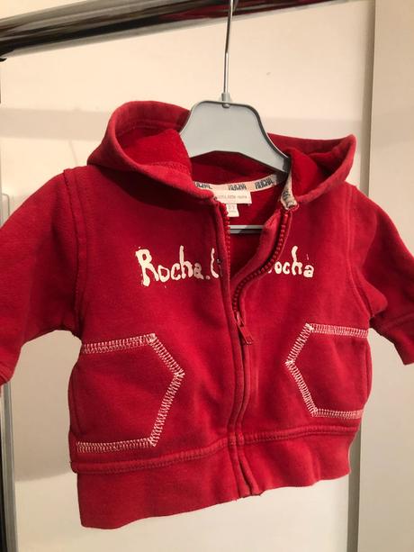 Červená mikina s kapucí, 62