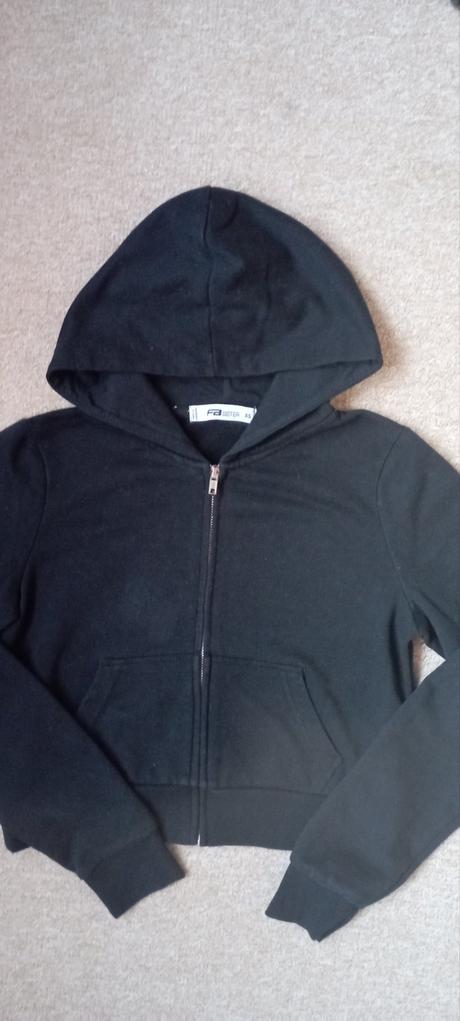 Mikina crop-top zn."fb sister" vel."xs" i větší, xs