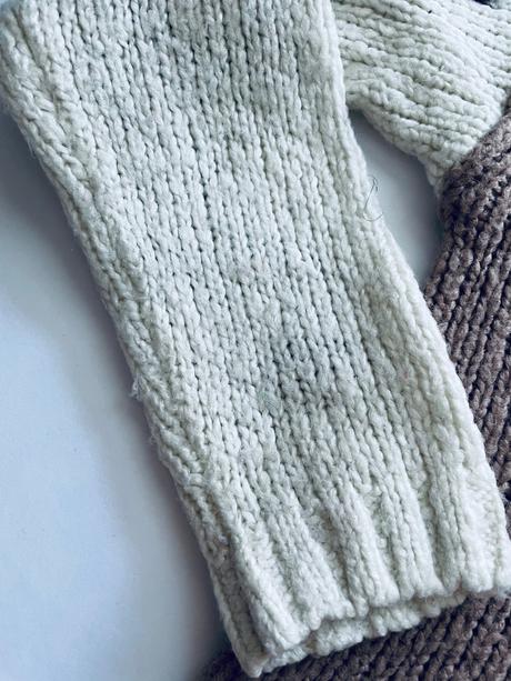 Svetr next - v.9 let sv.hnědý /krémový, 134