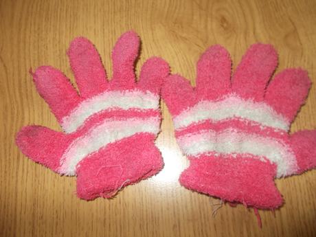 Prstové růžové rukavice, 98