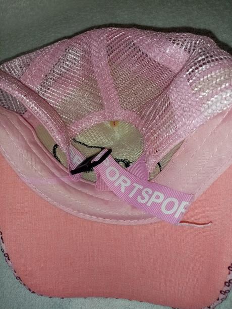 Kšiltovka s flitry, 54