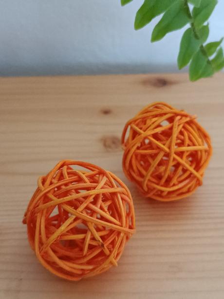 Ratanové kuličky - klubíčka 15 ks světle oranžová,