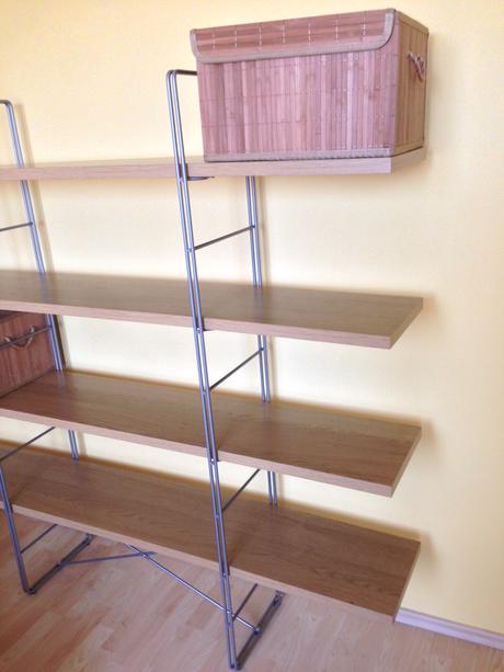 Pokojik pro mimi-kolebka leander,kreslo+policeikea,