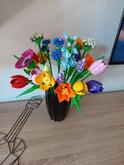 K letošním narozeninám jsem dostala lego tulipány.
Dva roky zpět, luční kvítí. A tady na fotce je vše dohromady. Mám s toho fakt radost 🙂 Sice nevoní  ale dyl vydrží 😁
