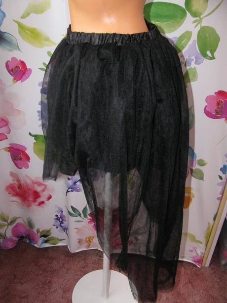 Černá tylová mini sukně, 152