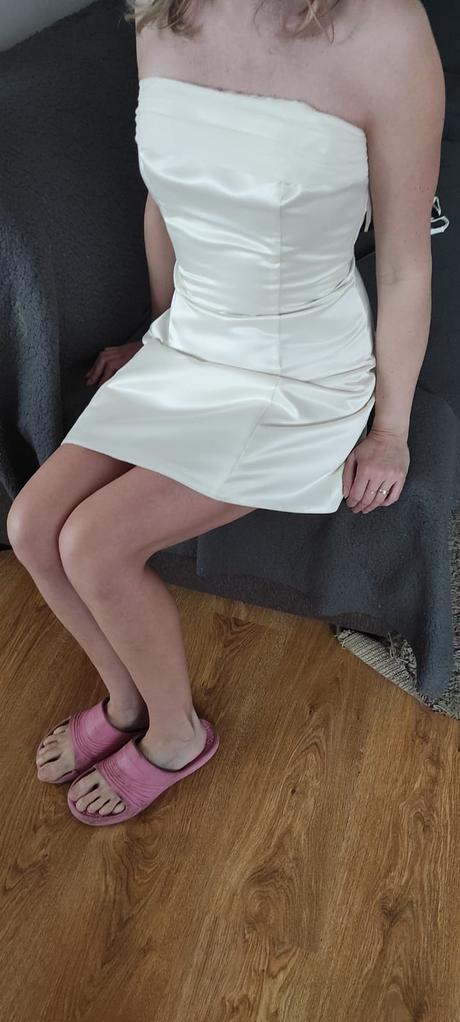 Luxusní dámské šaty, 38