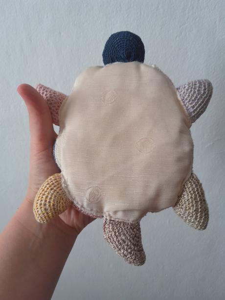 Ručně háčkovaná želvička,