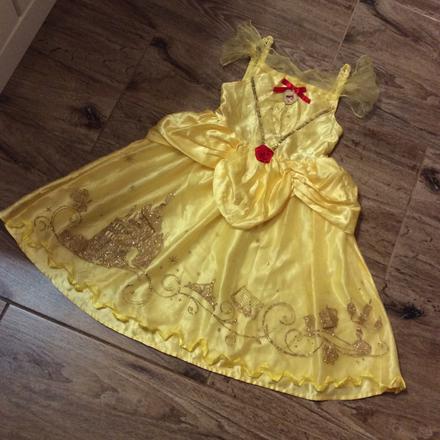 Kostým ,,kráska bella" v. 104,