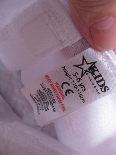 Kostým - červená karkulka, děvečka apod.,