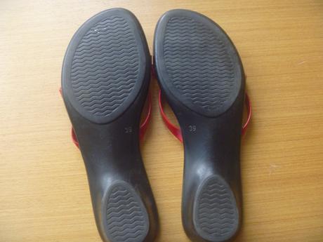 Nazouváčky s červenými pásky zn. baťa vel. 39, baťa,39