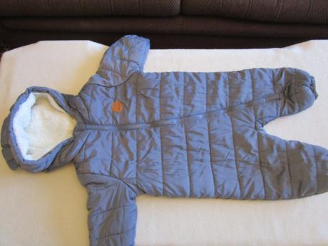 Pěkná šedá zimní kombinéza s kapucí,uvnitř kožíšek, 80