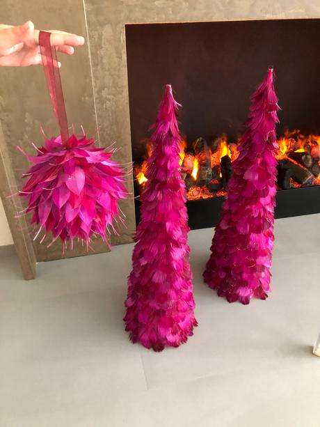 2 luxus vánoční peříčkové stromky+7 ozdob fuchsiov, 
