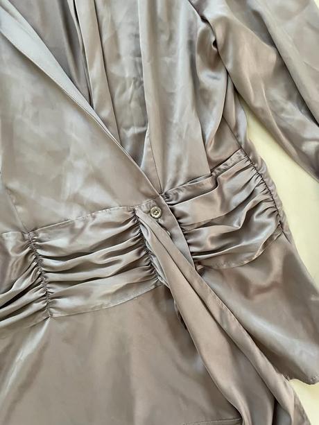 Satén halenka s cípem v pase, vel neuvedena cca m, m