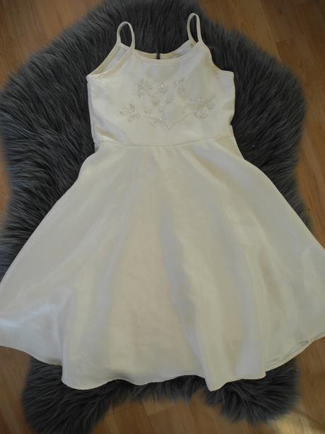 Šaty pro družičku, 110