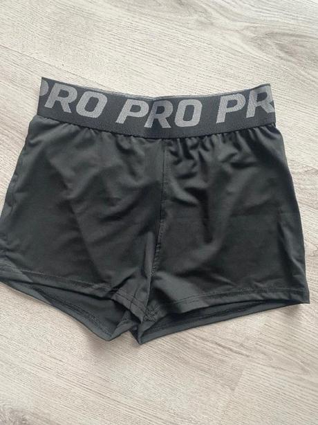 Krásné nové kraťasy velikost 38/m, 38 / m