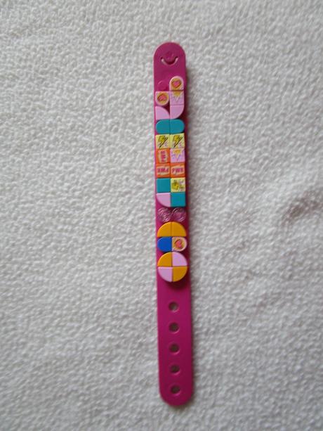 Pěkný fialový plastový lego náramek,