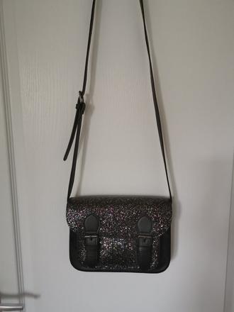 Dívčí kabelka, reserved