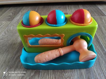 Zatloukačka s kladívkem a se zrcátkem,