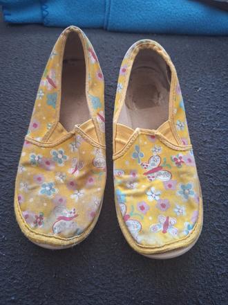 Dívčí bačkory, vel. ani značka neuvedena., 30