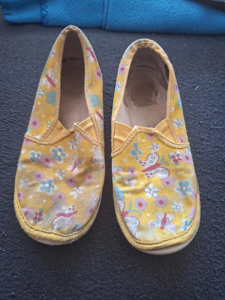 Dívčí bačkory, vel. ani značka neuvedena., 30