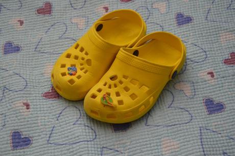 31 32 žluté nazouváky s obrázky, 32