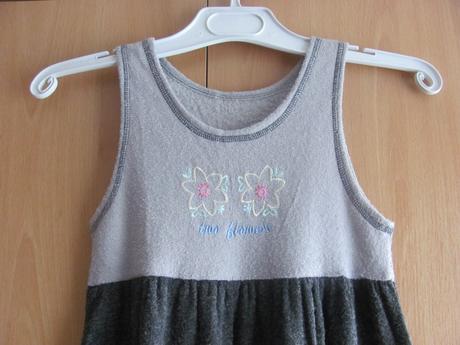 Šedé zimní šaty, 128