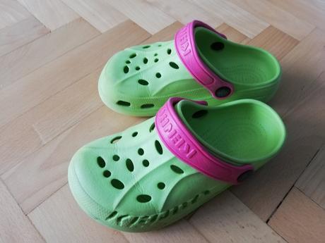 Pantofle k vodě, 30