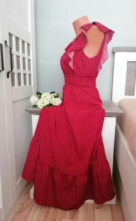 Šaty s puntiky, 36