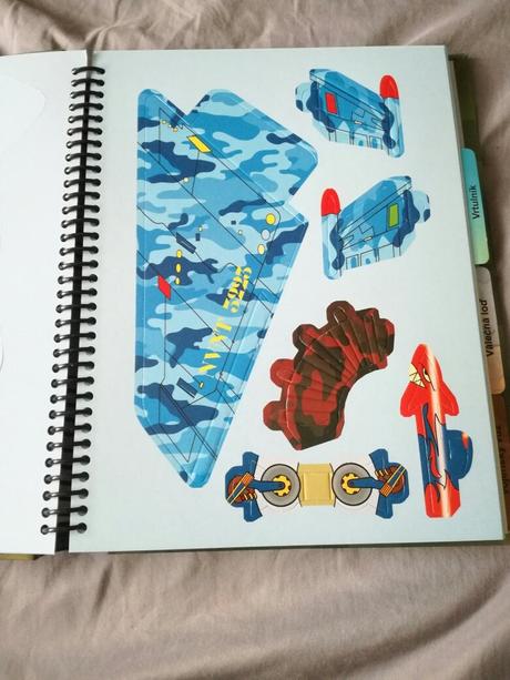 Skládačková kniha, silné vojenské stroje,