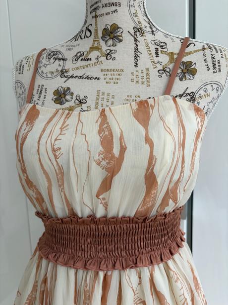 Béžovo-hnědé šaty velikosti s od vila, s