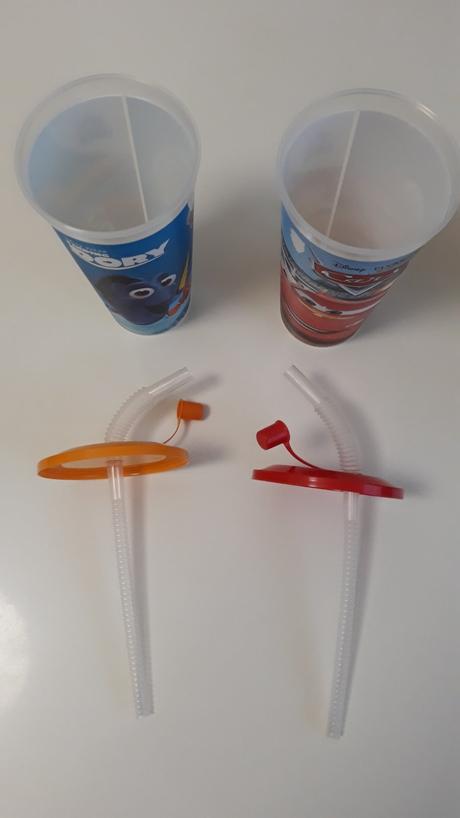 Dva kelímky dory a blesk mcqueen., 