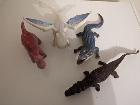 T291 2x krokodýl, drak, dinosaur,